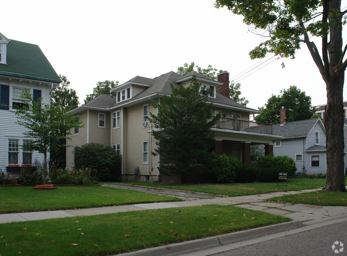 314316 N Sycamore St, Lansing, MI 48933 Apartments in Lansing, MI