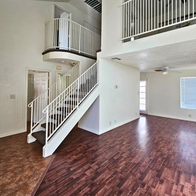 Foto del edificio - MOVE-IN READY 3BR/3BA SINGLE FAMILY HOME I...