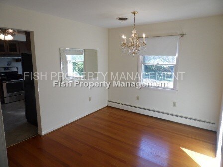 Building Photo - 2450 Lincoln Dr