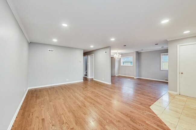 Building Photo - 1527 Monroe Ave