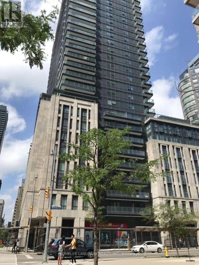 Building Photo - 955 Bay St.