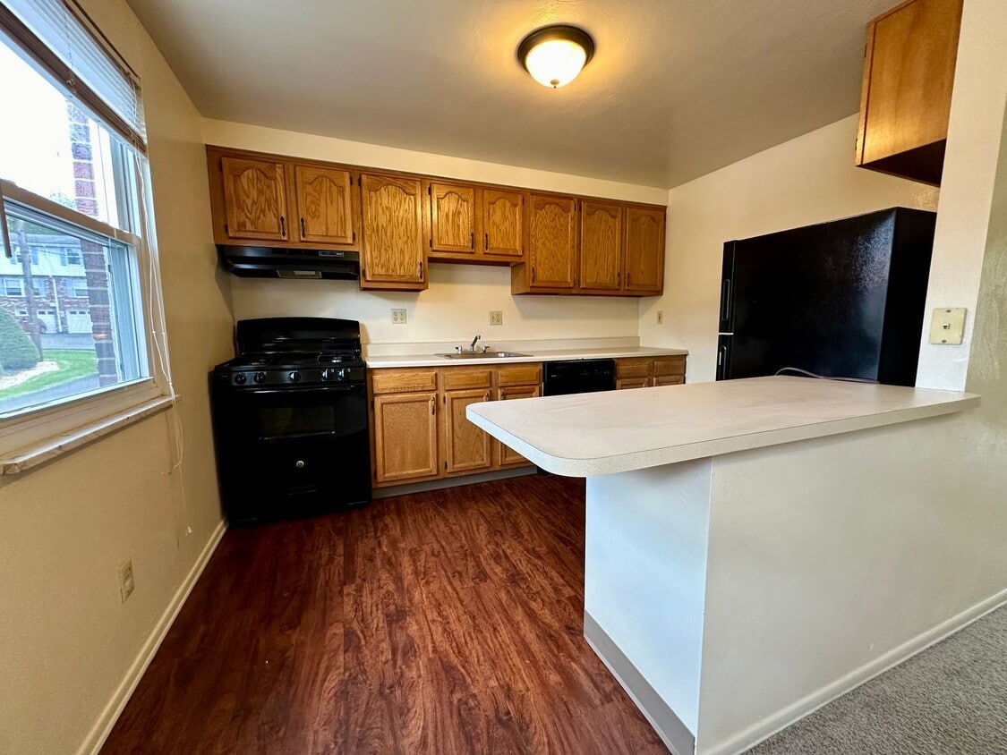 Spacious 2BR Townhome in Plum - Central AC... - Wonderful 2BR Townhome in Plum! Central A/...