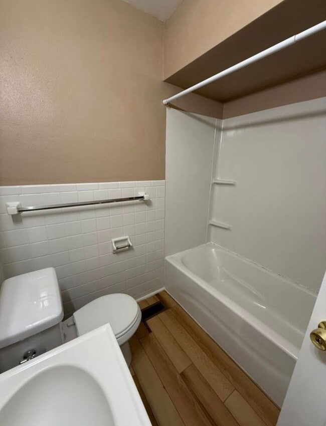 Foto del edificio - 3040 Southdale Dr