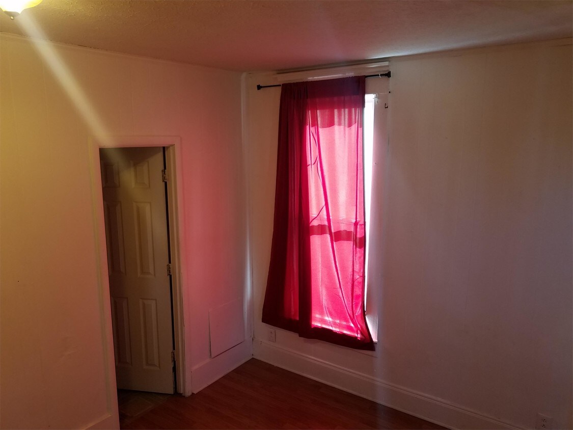 Primary Photo - 404 Vermillion St