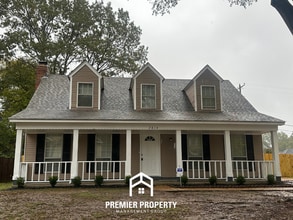 Building Photo - 2814 Baywood Dr