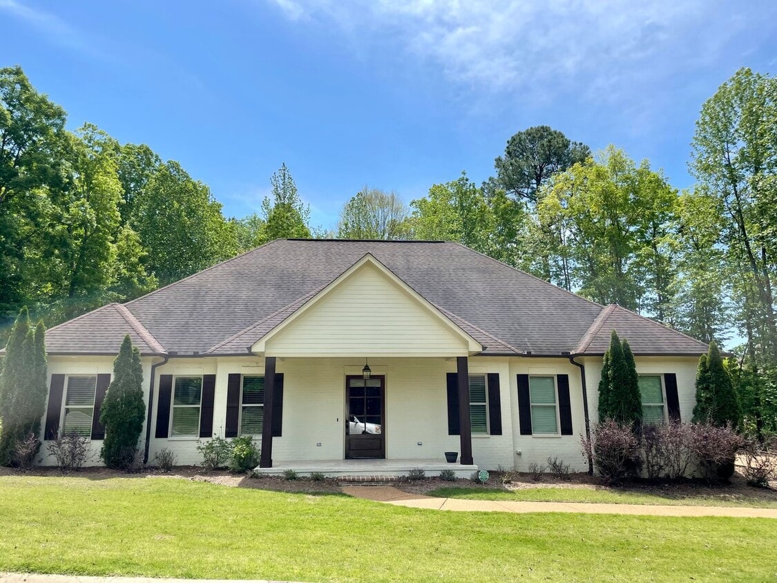 Primary Photo - Luxury 4 BR, 3.5 BA rental