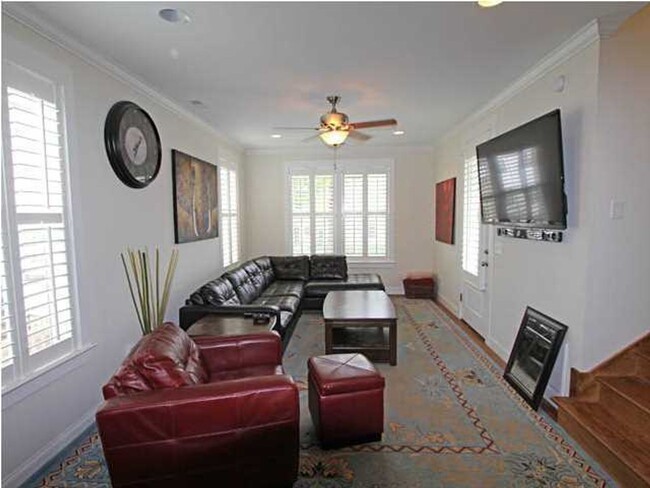 Building Photo - 3BR Home Downtown Available 9/1/23!