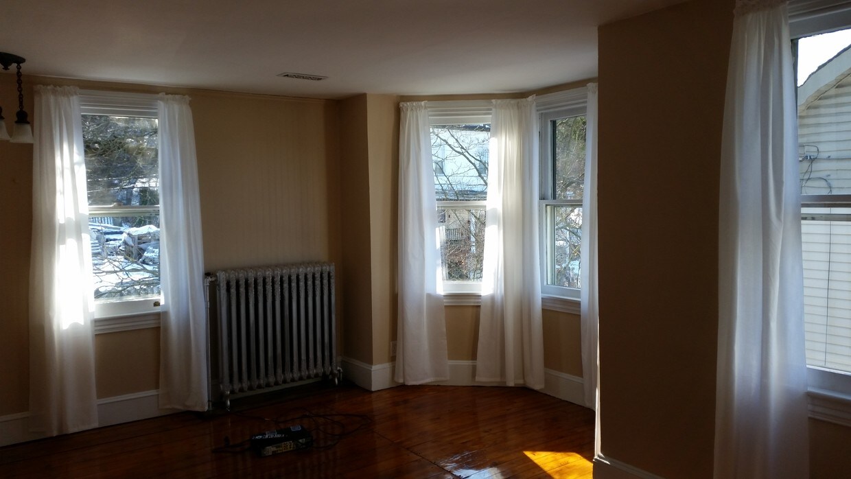 Room 1 Bright and sunny, 5 windows! - 652 Mount Rd