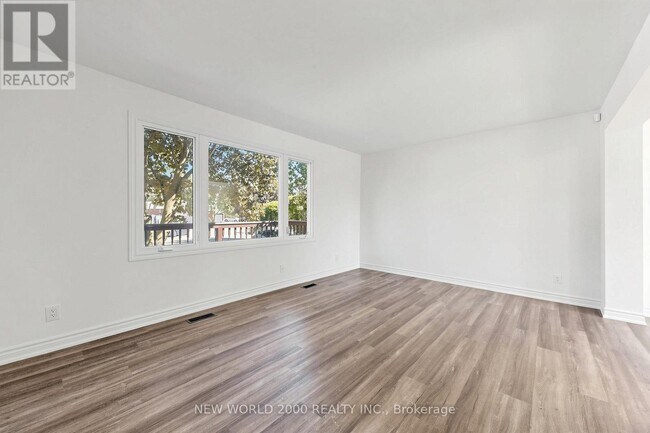Building Photo - 10 Buce Ave