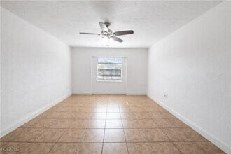 Building Photo - 12630 Kenwood Ln Building Photo - 12630 Kenwood Ln