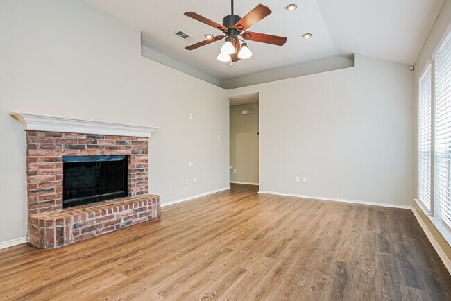 Foto del edificio - 13911 Creek Crossing Dr
