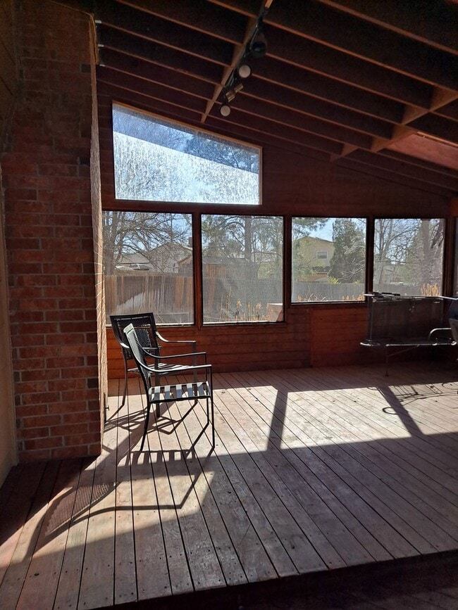Building Photo - ALL PROSPECTIVE TENANTS MUST SUBMIT A $58 ...