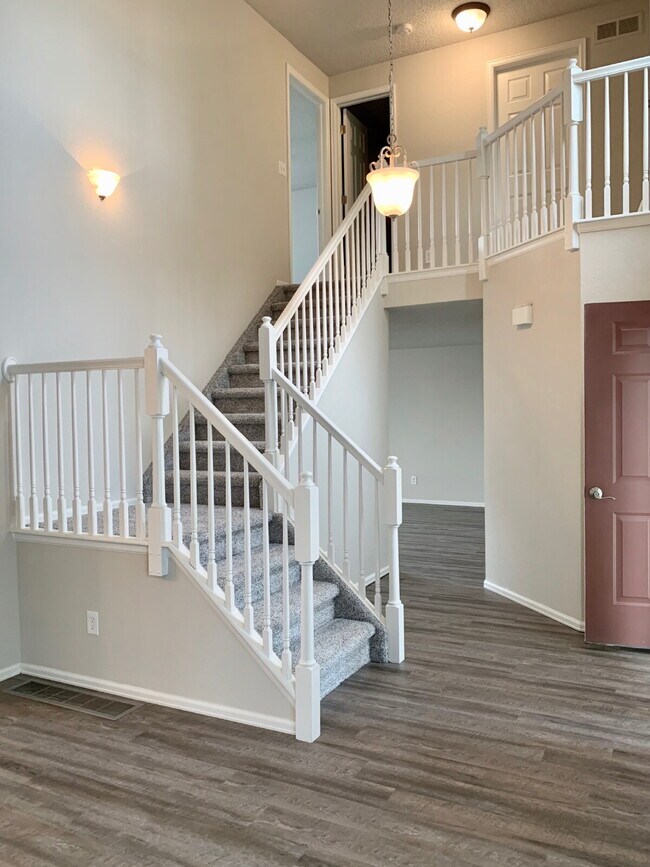 Building Photo - Renovated 4 BR/3.5BA Home with Large Backyard & Finished Basement! Cherry Creek Schools! Minutes ...