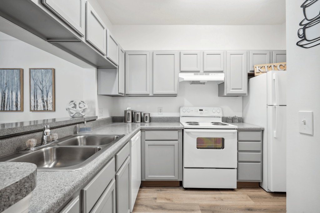 Foto principal - Summerwood on Towne Line Apartments