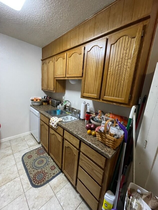 Building Photo - 6616-6618 Laura Ann Court