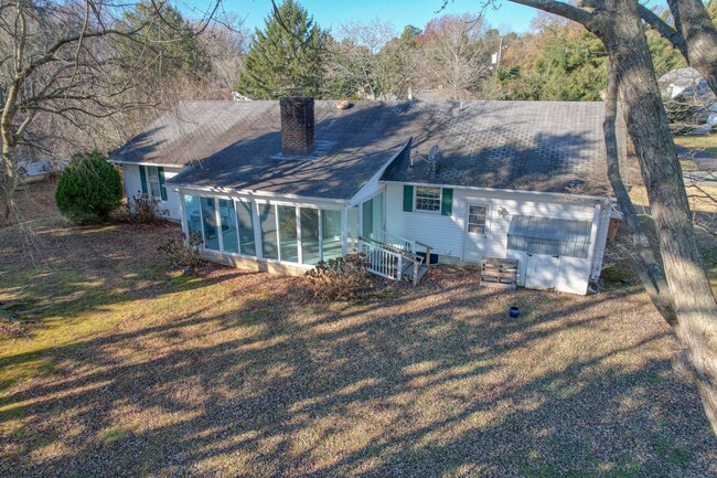 Building Photo - Great Single Family Ranch Home with a Gara...