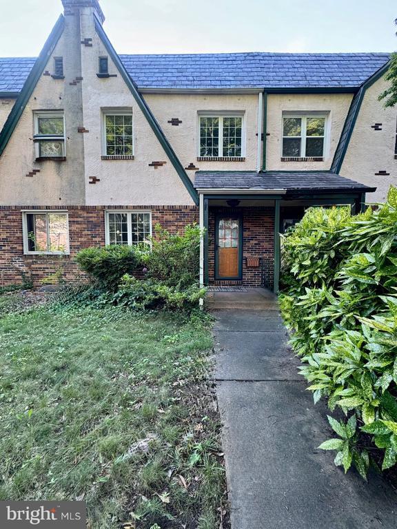 Foto principal - 3717 Elkader Rd