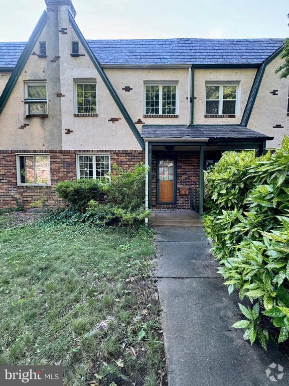 Building Photo - 3717 Elkader Rd