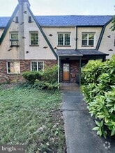 Building Photo - 3717 Elkader Rd