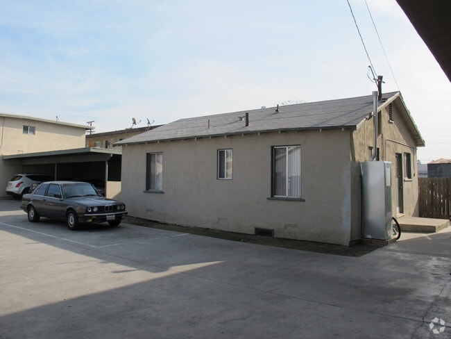 Building Photo - 12226-12230 Fineview St