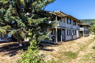 Building Photo - 1051 E Central Ave