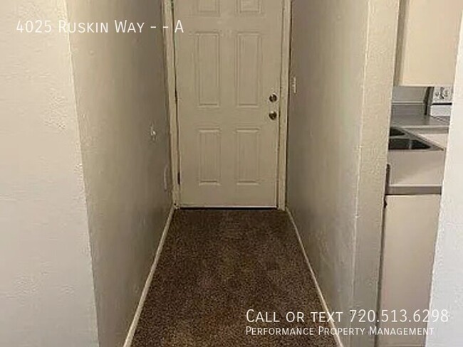 Building Photo - Spacious Two Bedroom Apartment