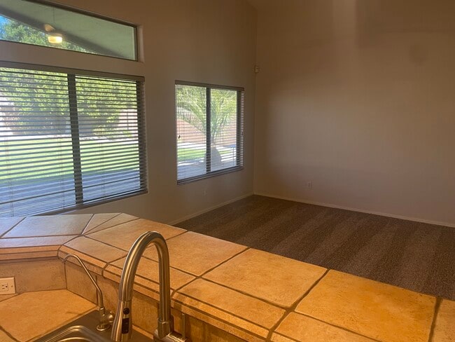 Building Photo - 244 W Goldfinch Way