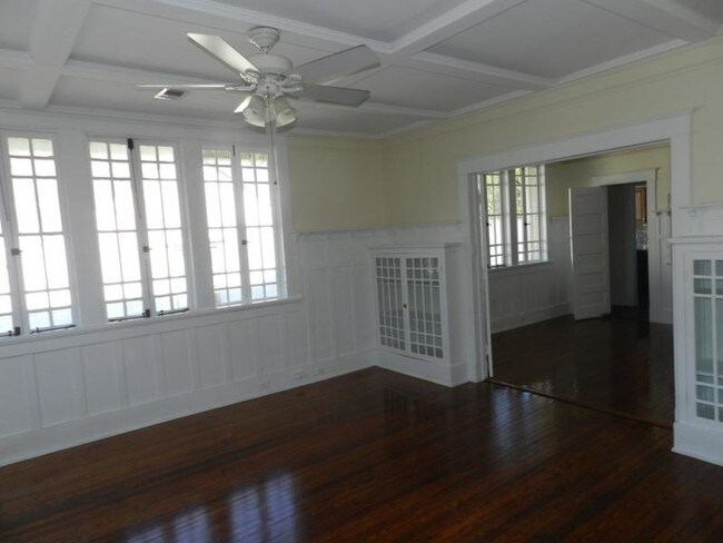 Building Photo - 2012 Prytania St