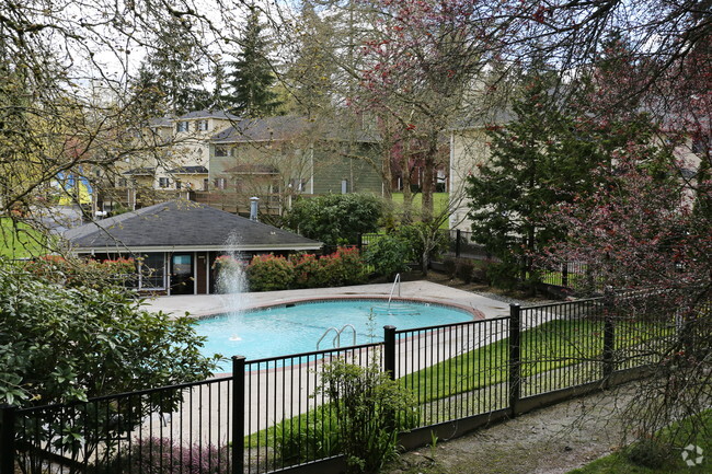 Pool Fountain - Trailwood Apartment Homes