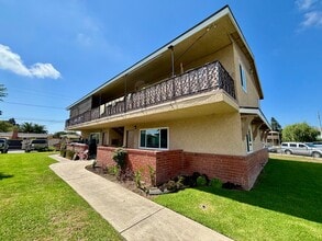 Building Photo - 920 W Cedar Ct