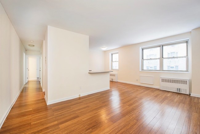 Building Photo - 5 W 91st St