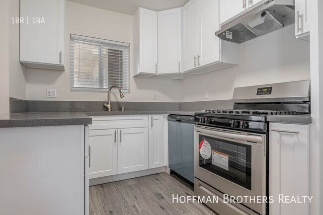 Building Photo - 13959 Vanowen St