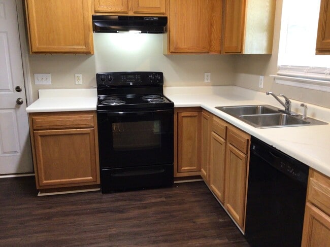 Foto del edificio - 7343 Bright Leaf Rd