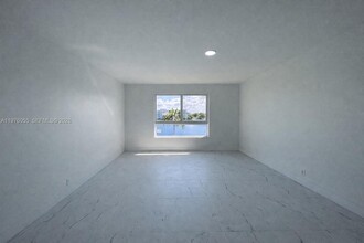 Building Photo - 19255 NE 2nd Ave