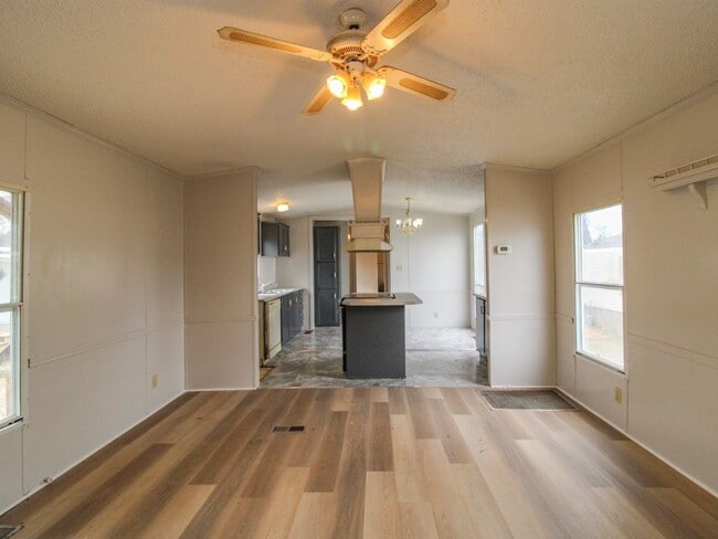 Building Photo - Enjoy peaceful country living near Pulaski...