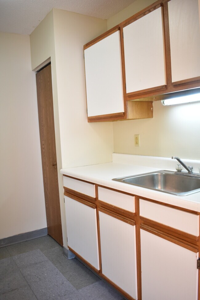 Kitchen - 124 Bartlett St