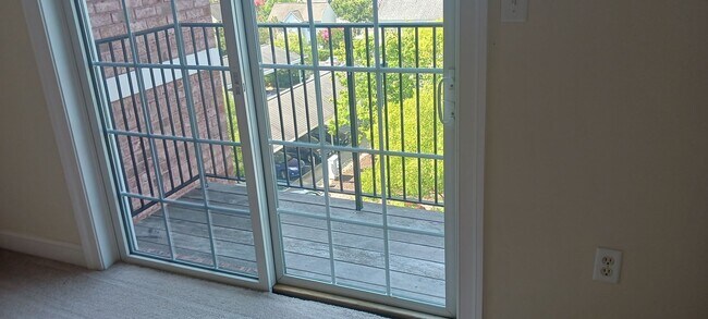 Foto del edificio - 2 bedroom/ 2 bathroom- Bennington on the Park