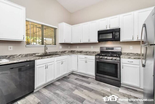 Foto del edificio - Spacious updated 4 Bed, 3 Bath home in Tuc...