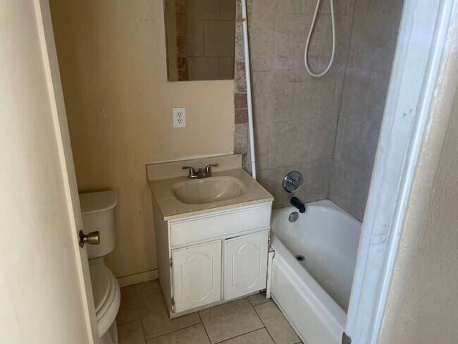 Building Photo - 1412 Fullilove Dr