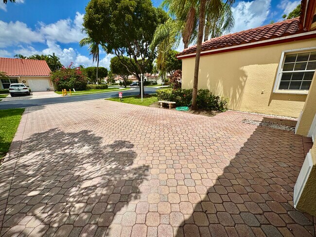 Building Photo - 10530 NW 52nd Terrace