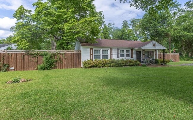 Building Photo - 104 Sharyn Ln