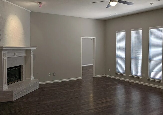 Building Photo - 3117 Cactus Dr