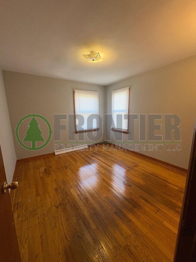 Foto del edificio - 532 Ames Pl