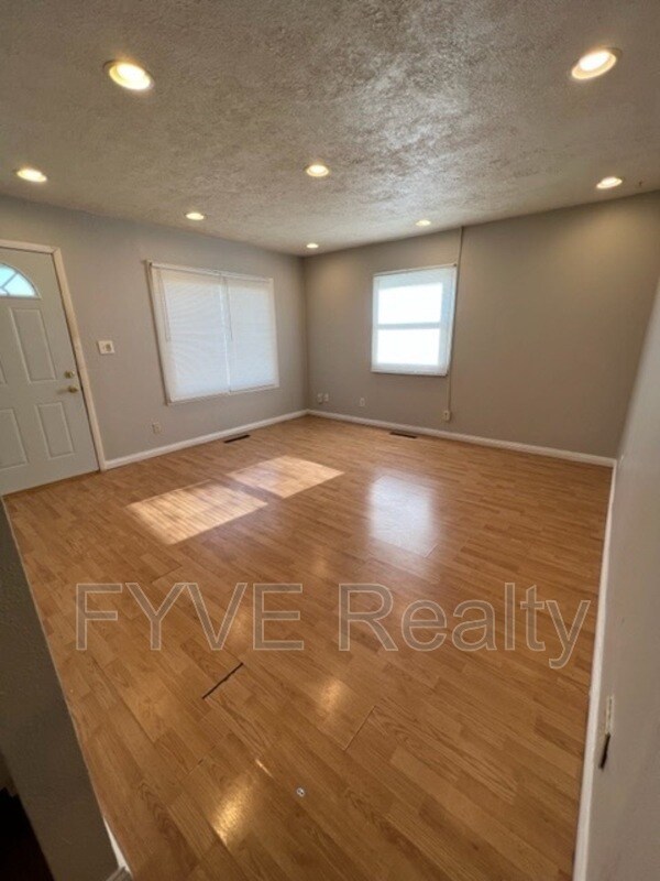 Building Photo - 1227 Brentnell Ave