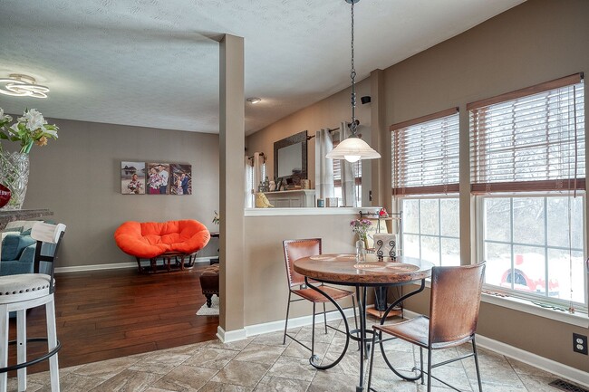 Building Photo - Beautifully Appointed Modern Home and clos...