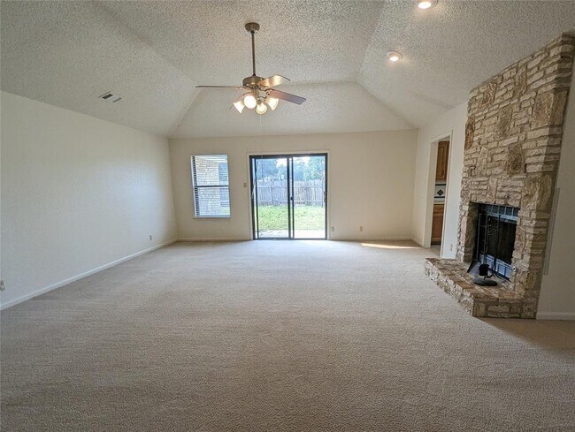 Foto del edificio - 904 Woodview Dr
