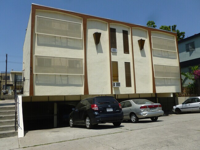 Building Photo - 731 S New Hampshire Ave