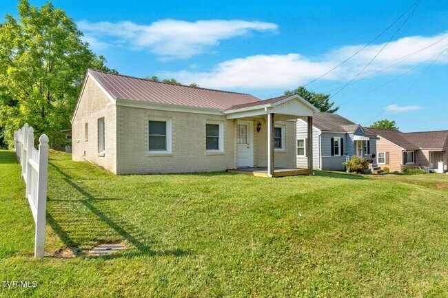 Foto del edificio - 3361 Bloomingdale Rd