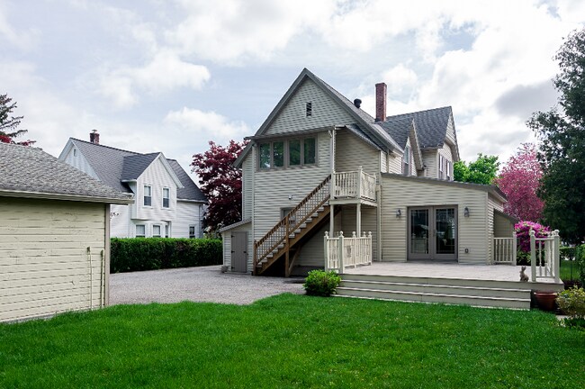 Building Photo - 34 Sherbrook Ave