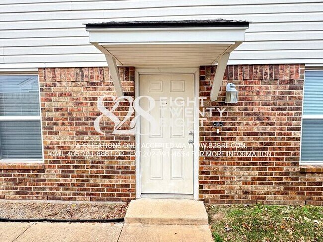 Building Photo - ADORABLE East Norman 3 Bed/2 Bath Duplex A...
